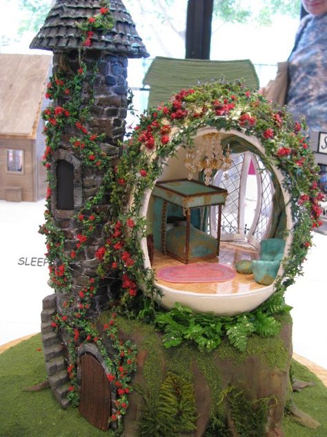 sleepingbeautycastle Fairy Tree Houses, Fairy Castle, Fairy Village, Fairy House Diy, Fairy Home, Fairy Garden Designs, Fairy Furniture, Faeries Gardens, Fairy Tree