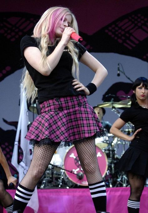 Punk Princess Outfits, Avril Lavigne Outfits, Princesa Punk, Chicas Punk Rock, 2000s Punk, Avril Lavigne Style, Outfits 2000s, Punk Princess, 9th Grade