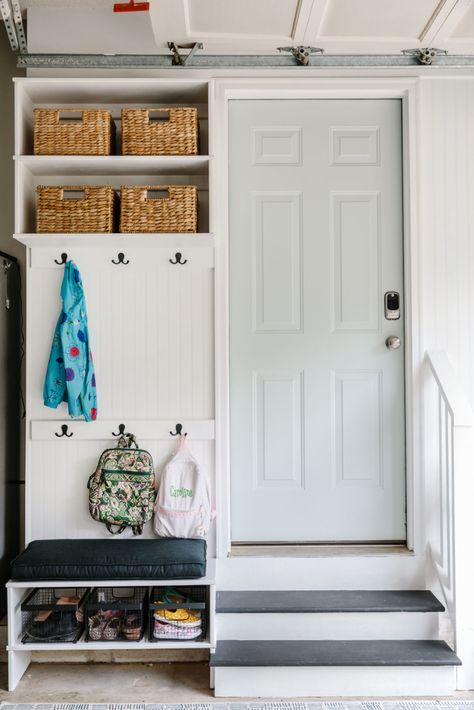 Garage Drop Zone, Drop Zone Ideas, Casa Garage, Mud Room Garage, Garage Entryway, Garage Storage Inspiration, Garage Laundry, Garage Renovation, Small Garage