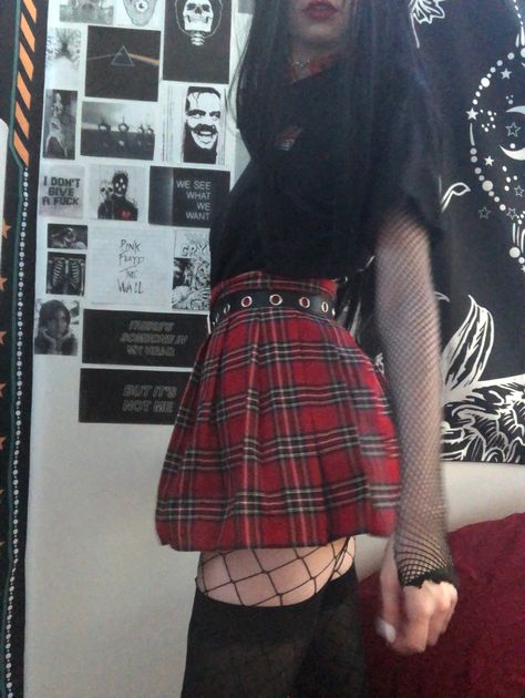 Plaid Skirt Goth Outfit, Thigh Socks Aesthetic, Red Plaid Skirt Outfit Grunge, Plaid Skirt Outfit Grunge, Skirt Thigh Highs, Skirt With Thigh High Socks, Ghoulia Monster High, Aesthetic Gore, Cute Punk Outfits