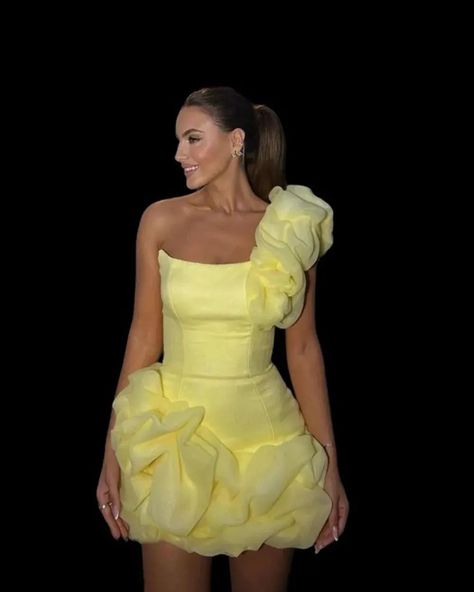 Best party wear 😍 #womenwear #partywear #partywearsuits #wholemart99 Shoulder Puff Dress, Satin Ball Gown, Puff Dress, Aline Dress, Dress Yellow, Ball Gown Dresses, Evening Party Dress, Birthday Dresses, Celebrity Fashion