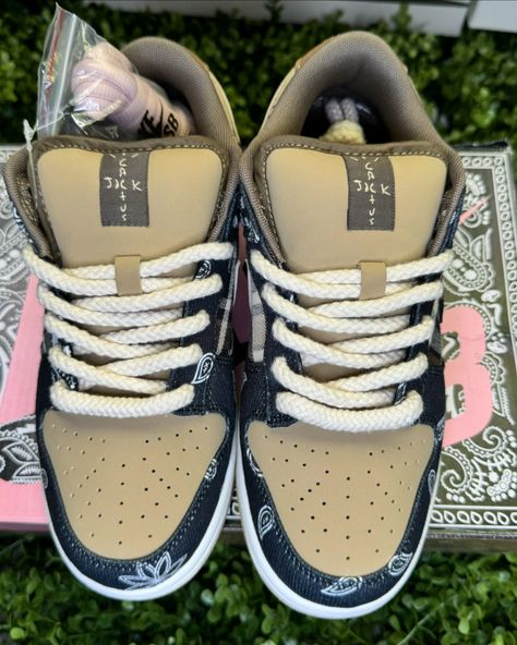 🤎Nike SB Dunk Low Travis Scott🤎 #shoeslover #jordanshoes #travisscott #streetstyle #streetwear Travis Dunks, Nike Sb Dunk Low Travis Scott, Nike Sb Dunk Low, Sb Dunk Low, Nike Sb Dunks Low, Nike Sb Dunk, Nike Sb Dunks, Sb Dunk, Dunk Low