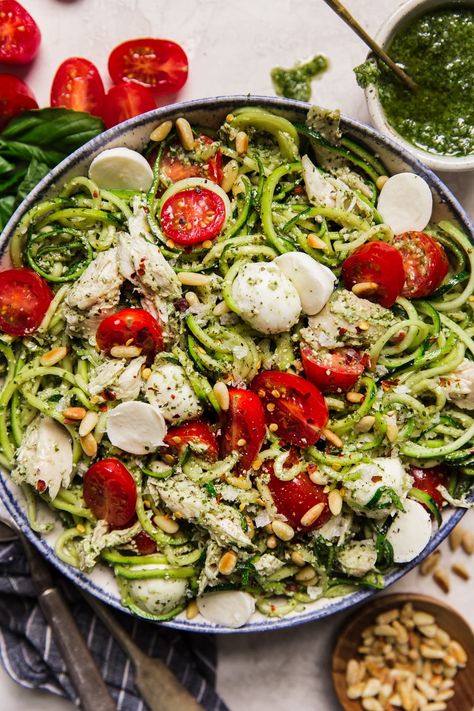 This stunningly beautiful, twisty-twirly pesto zoodle salad with fresh mozzarella, chicken and toasted pine nuts is a textural, colorful study in how to make the most of the late-summer harvest. Best Zoodle Recipe, Zoodle Pasta, Zoodle Salad, Making Zucchini Noodles, Pesto Zoodles, Grilled Steak Salad, Best Summer Salads, Pasta Substitute, Modern Proper