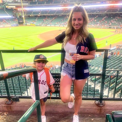 Summer Baseball Outfit, Astros Jersey Outfit Women, Womens Baseball Game Outfit, Mlb Wife Outfits, Astros Baseball Game Outfit, Astros Jersey Outfit, Baseball Game Outfit Jersey, Baseball Wife Outfit, Astros Game Outfit