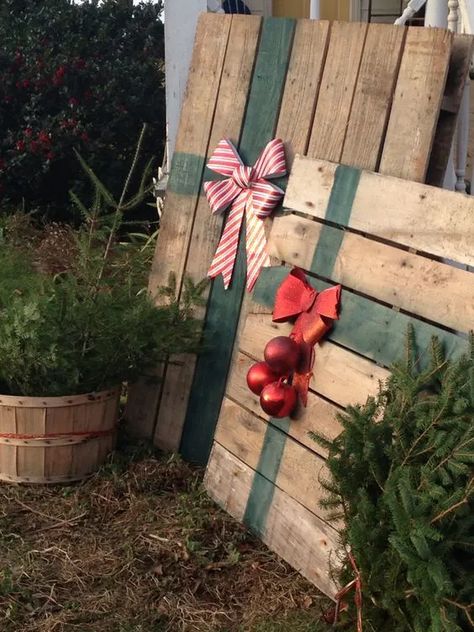 95+ Awesome Outdoor Decorations for Christmas - HubPages Outdoor Christmas Party Ideas Holidays, Diy Christmas Wood Decorations For Outside, Pallet Christmas Presents Diy, Christmas Present Yard Decor, Christmas Decor Ideas Pallets, Pallet Presents Christmas, Outdoor Christmas Garage Decorations, Pallets Christmas Ideas, Diy Yard Christmas Presents