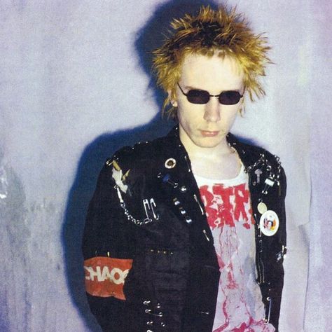 Happy birthday Johnny Rotten! This punk icon turns 63 today 💥 Jonny Rotten, Amen Break, Punks 70s, John Lydon, Glam Punk, 70s Punk, British Punk, Johnny Rotten, God Save The Queen