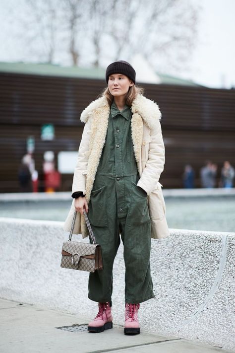 Fashion Outfits Boho, Boilersuit Outfit, Coverall Outfit, Best Fashion Outfits, Pitti Uomo Street Style, Boho Street Style, Street Style 2018, Top Street Style, Styles Ideas