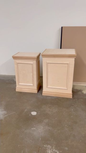 Custom Backdrops & Party Props 📍Orange County, Ca on Instagram: "Collapsible pedestals are here! 🤩 Available plain or elevate them by adding trim molding 🤩 We can custom build to size 💪 #pedestals #partydisplay #plinths #desserttable #custommade #custombuilder #customdesign #backdrop #woodbackdrop #mikellywoodshop #partyprops #partydecor #partybackdrop #partyplanners #eventplanner #partyprops #weddingplanner #photoprops #woodprops #partyplanner #eventplanning #eventdecor #eventdesign" Plant Pedestal, Wood Props, Wooden Columns, Side Yard Landscaping, Custom Backdrops, Wood Backdrop, Pedestal Stand, Trim Molding, Side Yard