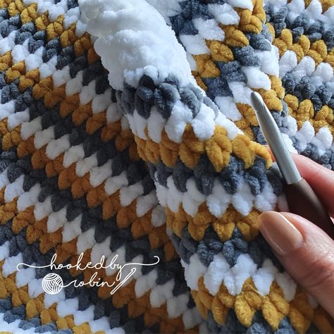 Crochet Chenille Blanket, Hooked By Robin, Free Crochet Blanket Patterns, Easiest Crochet, Crochet Blanket Border, Chunky Yarn Blanket, Chunky Crochet Blanket Pattern, Chenille Blanket, Chunky Crochet Blanket