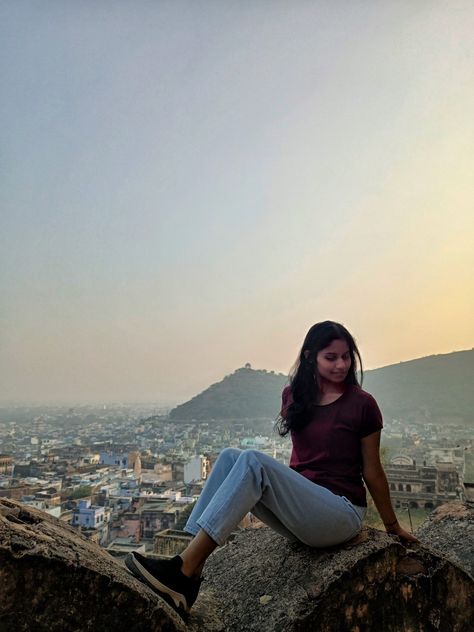 Another picture from my Bundi trip to Bundi fort, here you can get inspiration for your portrait photoshoot poses, Fort poses ideas, mountain poses ideas or sitting poses ideas etc. Poses In Fort, Fort Poses, Fort Photoshoot, Sitting Poses Ideas, Portrait Photoshoot Poses, Mountain Poses, Maroon Tshirt, Mountain Pose, Mountain Girl