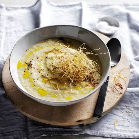 Fennel & Leek Soup | MiNDFOOD Leek Fennel Soup, Leeks Soup Recipes, Fennel Soup, Eating Less, Meat Free Monday, Meal Times, Hearty Soup, Leek Soup, Dinner Bowls