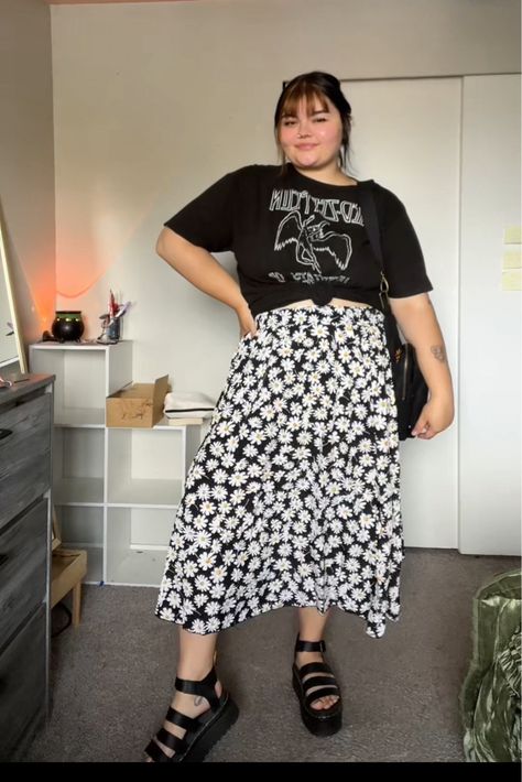 Women's Plus Size Skirts Allover … curated on LTK Chubby Skirt Outfit, Alt Outfits Plus Size, Ta Outfits, Alternative Outfits Plus Size, Floral Midi Skirt Outfit, Salon Outfits, Plus Size Alt Fashion, Doc Marten Sandals, Plus Size Long Skirts