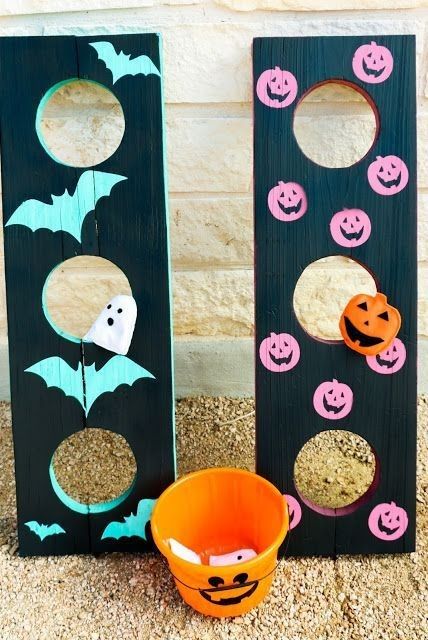 Halloween Bean Bag Toss, Festa Hotel Transylvania, Halloween Carnival Games, Fun Halloween Party Games, Dekorasi Halloween, Fall Carnival, Fun Halloween Games, Diy Halloween Games, Halloween Games For Kids