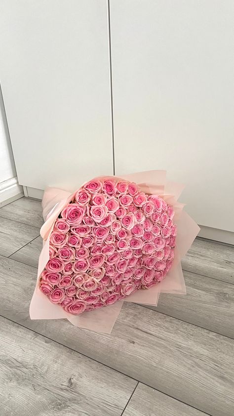 Be sure to show a special someone some love and appreciation with a handmade bouquet using 100 pink roses. 100 Pink Roses Bouquet, 100 Roses Bouquet, Pink Birthday Gifts, Pink Bouquet Flowers, Pink Roses Aesthetic, Pink Flowers Bouquet, Pink Roses Bouquet, Pink Bouquets, Handmade Bouquet