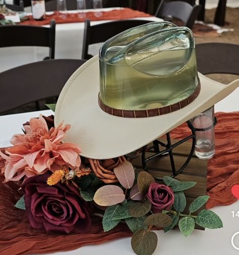 Ranchero Centerpiece Ideas, Quinceanera Rancho Theme, Western Theme Quinceanera Ideas, Balloon Entrance Decor Entryway, Western Centerpiece Ideas, Charro Quinceanera Theme, Western Centerpieces, Mexican Theme Party Decorations, Mexican Quinceanera