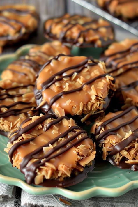 No Bake Samoa Cookies, Hawaiian Cookies Recipes, Island Cookies, Samoa Cookie, Chocolate Rice Krispie Treats, Easy No Bake Cookies, Samoa Cookies, Au Gratin Potato Recipes, Slow Cooker Salisbury Steak