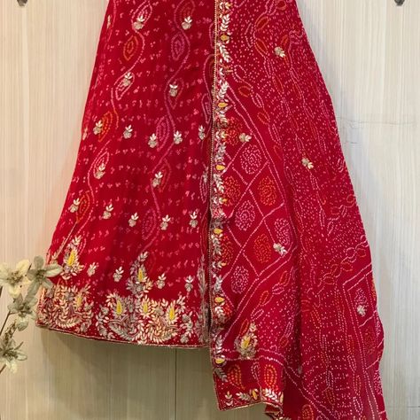 Gottapatti Lehenga, Bandhej Lehenga, Belly Fat Burner Workout, Burner Workout, Bridal Indian, Simple Lehenga, Saree Lehenga, Diamond Earrings Design, Pants Women Fashion