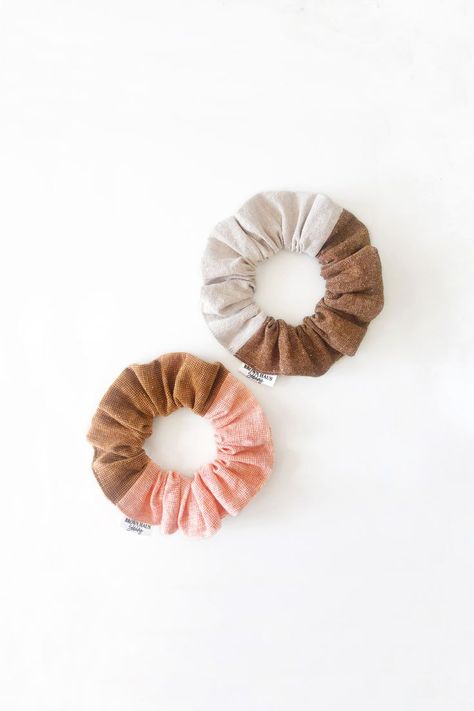 These Two Toned scrunchies are made from gorgeous linen fabrics. These zero waste scrunchies are sure to be a trendy summer hair accessory and are suitable for adults, teenagers and kids! Handmade in Ottawa, Ontario. Summer Hair Accessories, Zero Waste Gifts, Bridesmaid Box, Tote Bags Sewing, Sustainable Gifts, Boho Hairstyles, Sewing Bag, Summer Hairstyles, Hair Ties