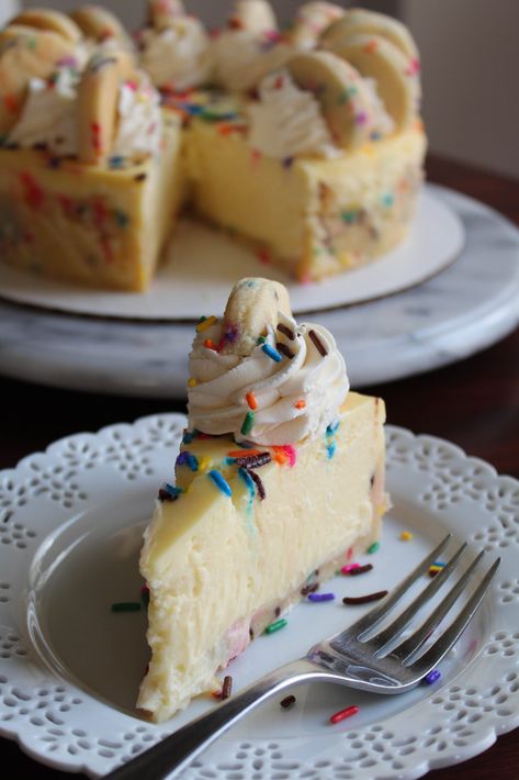 Cheesecake With Sugar Cookie Crust, Christmas Sugar Cookie Cheesecake, Cookie Crust Recipe, Sugar Cookie Cheesecake, Cookie Dough Crust, Cookies Fall, Cookie Cheesecake, Awesome Desserts, Dreamy Desserts