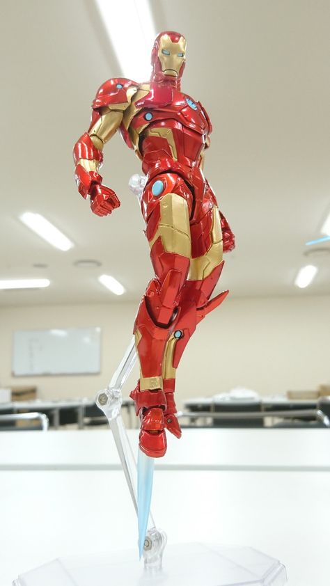 Dynamic Perspective, Figures Reference, Iron Man Drawing, Iron Man Action Figures, Marvel Character Design, Character Statue, Batman Toys, Action Pose Reference, Iron Man Armor