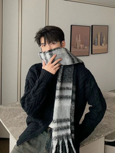 Width: 70cm（27.56 inches） Length: 195cm（76.77 inches） Material: 100% polyester Sweater Layering Outfits Men, Scarves Outfits Men, Men With Scarf Outfits, Korean Men’s Fashion, Men’s Scarf, Men Scarf Outfit, Sweater Layering Outfits, Winter Scarf Outfit, Layering Outfits Men