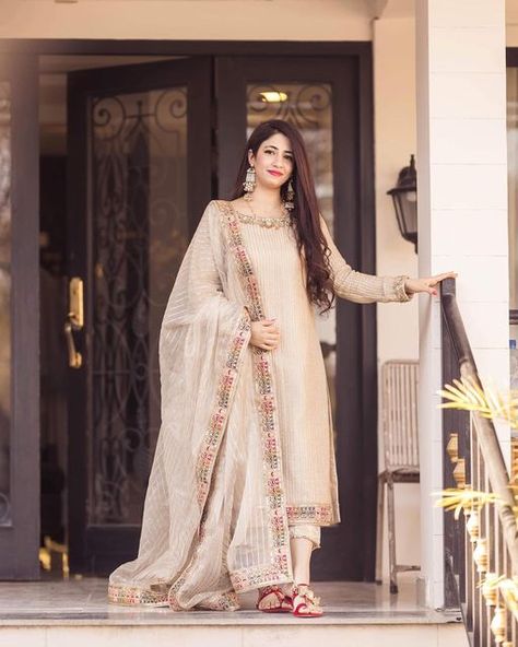 Maha Wajahat Khan on Instagram: "@mahawajahatofficial @mahawajahatkhan" Stitching Styles, Dress Pose, Pakistani Party Wear Dresses, Circle Mehndi, Fashion Dresses Formal, Patterns Flowers, Pakistani Party Wear, Dress Book, Pakistani Wedding Outfits