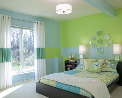 For this bold bedroom, the interior decorator took her design inspiration from the blue and green bedding. Description from christineringenbach.wordpress.com. I searched for this on bing.com/images Green Bedroom Colors, Grey Room Decor, बेडरूम डिजाइन, Blue Bedroom Colors, Colorful Bedroom Design, Bedroom Paint Colors Master, Bedroom Colour, Bedroom Color Combination, Outfits Simple