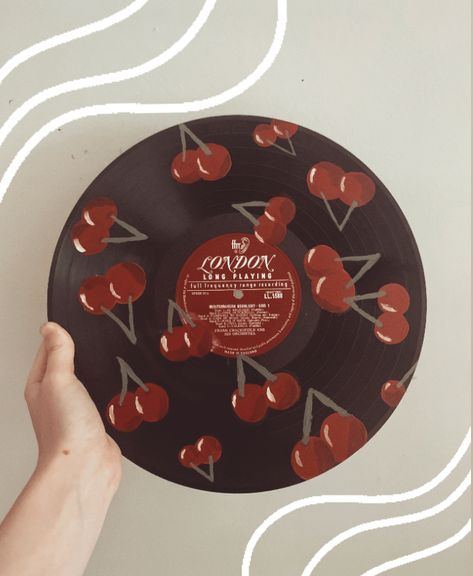 Strawberry Record Painting, Aesthetic Vinyl Painting, Painted Vinyls On Wall Aesthetic, Vinyl Record Projects Wall Art, Room Decor Red Aesthetic, Easy Painted Records, Record Vinyl Art, Painted Vynil Records Aesthetic, Vinyl Art Paint Aesthetic