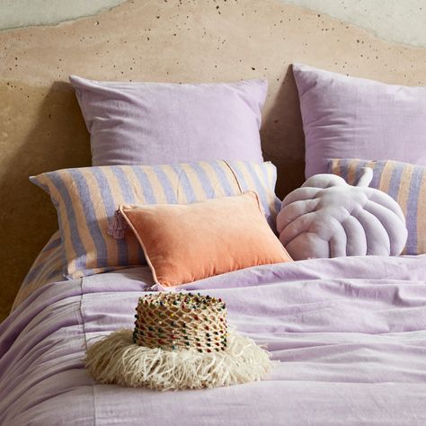 Colorful Bedding Ideas, Small Bedroom Inspiration, Colorful Bedding, Uni Room, Bedding Ideas, Bohemian Bedroom Decor, Stylish Beds, Linen Pillow Cases, Beautiful Bedding