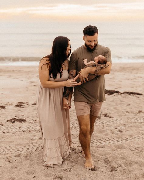 A moment for sunrise newborn sessions ✨ Swipe to the end for my favorite photo ever Beach Family Photos With Newborn, Beach Family Photos Newborn, Newborn Photos Beach, Beach Newborn Pictures, Beach Newborn Photography, Newborn Beach Photos, Newborn Beach Photography, Baby Beach Photos, Beach Photoshoot Family