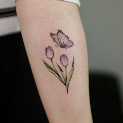 Tulips And Butterfly Tattoo, Tulip Tattoo Women, Tulip Tattoo Purple, Butterfly With Tulips Tattoo, Purple Tulips Tattoo, Tulip With Butterfly Tattoo, Tulip Butterfly Tattoo, Tulip And Butterfly Tattoo, Tulip Tattoo Design