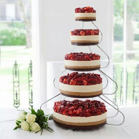 Sin Cheesecake Wedding, Alternative Wedding Cakes, Cheesecake Wedding Cake, Wedding Cheesecake, Wedding Cake Alternatives, Traditional Wedding Cakes, Torte Cupcake, Wedding Cake Stands, Wedding Desserts