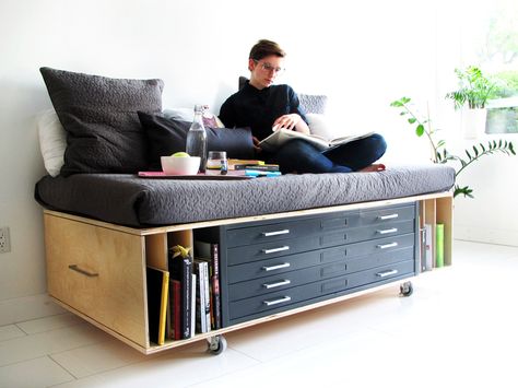 Double Duty Furniture, Små Rum Lidt Plads, Sofa Futon, Flat Files, Diy Furniture For Small Spaces, Multipurpose Furniture, Diy Sofa, Plywood Furniture, Multifunctional Furniture