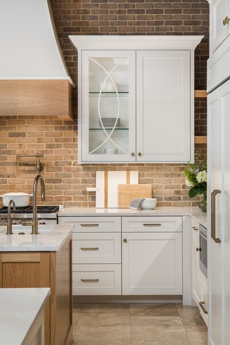 white cabinetry, brick walls, light white oak, gold hardware, farm style White Cabinets Gold Hardware Kitchen, Light Oak Island, Gold Hardware Kitchen, Painted Brick Backsplash, Brick Backsplash Kitchen, Off White Kitchens, White Wash Brick, Cream Kitchen, Brick Kitchen