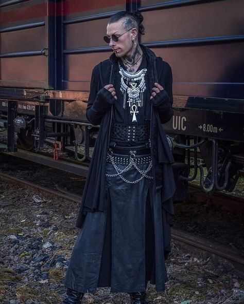 Trad Goth Outfits, Goth Men, Trad Goth, Goth Model, Rock Outfits, Cool Fits, Gothic Outfits, Goth Outfits, Character Outfits