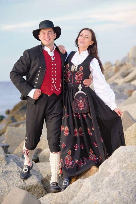 Sunnmørsbunad. Norways national costume, for the people of Sunnmøre (In the west of Norway). Norway Outfit, Norway Clothes, Norway Clothing, Norway People, Norway National Day, Norway Fashion, Norway Country, Norwegian Bunad, Norwegian Heritage