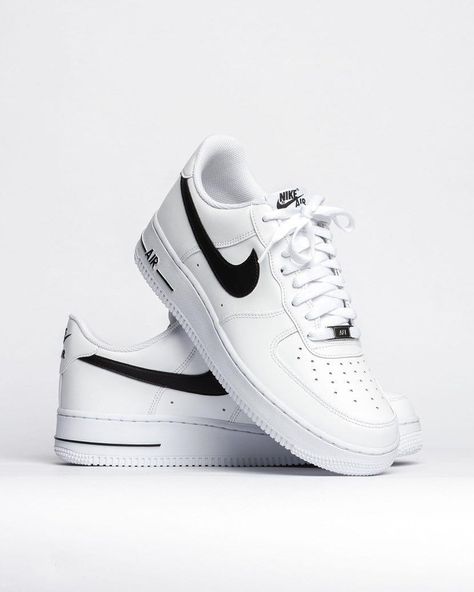 Nike Shoes Photo, Casual Shoes Women Sneakers, Adidas Outfit Shoes, Preppy Shoes, Pretty Shoes Sneakers, Low Shoes, Cute Sneakers, Cute Nikes, Nike Air Force 1 Low