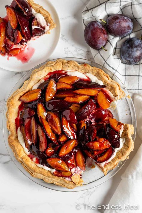 Roasted Plum Pie Mini Plum Pies, Sour Plum Recipes, Baking With Plums, Plum Recipes Savory, What To Do With Plums, Plum Pie Filling, Pie Filling Ideas, Plum Dessert Recipes, Plum Recipes Healthy