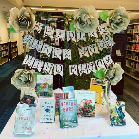 Spring library display "reading makes your mind bloom" Reading Makes Your Mind Bloom, Read Grow Inspire Book Week, Spring Book Display, Spring Library Displays, Spring Library, School Library Book Displays, Library Window, Arbor Garden, Bulletin Board Tree