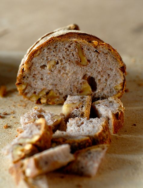 Long-Fermented Breads for the Gluten-Sensitive Taste Great - Bon Appétit Apparently, the new fangled "short" fermentation in vogue now, does not let gluten break down and is causing all sorts of problems. People ate bread for years with no problems, until recent years when bakers now use quicker rising times (2 to 3 hours.) Compared to traditional sour dough breads which have much longer fermentation. Something to think about! Knuckle Sandwich, Fermented Bread, Levain Bakery, Walnut Bread, Fermentation Recipes, Gf Bread, Gluten Sensitivity, Grand Central, Bakery Bread