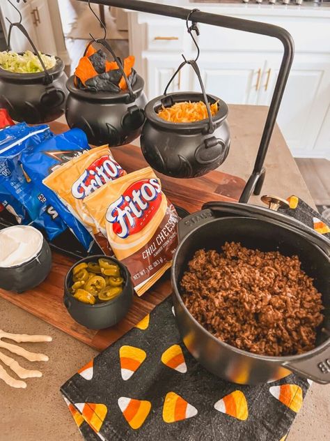 Halloween Walking Taco Bar Trick Or Treat Night Food, Taco Bar Party Halloween, Fall Taco Bar Party, Taco Bar For Halloween Party, Halloween Party Chili Bar, Pre Trick Or Treat Dinner, Halloween Camping Food Ideas, Halloween Soup Bar, Family Halloween Food Ideas