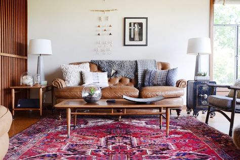 A Woodsy MCM California "Tear Down" Gets a Second Chance — House Tour Classic Carpet, Round Carpet Living Room, Carpet Blue, Red Persian Rug, Best Living Room Design, Affordable Rugs, Cheap Rugs, Beige Carpet, The Design Files