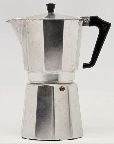 ☾~.~☕️follow me☕️~.~☾ Bialetti Moka, Life Drawing Reference, Object Drawing, Still Life Drawing, Coffee Is Life, Draw On Photos, Realistic Drawings, Everyday Objects, Colorful Drawings