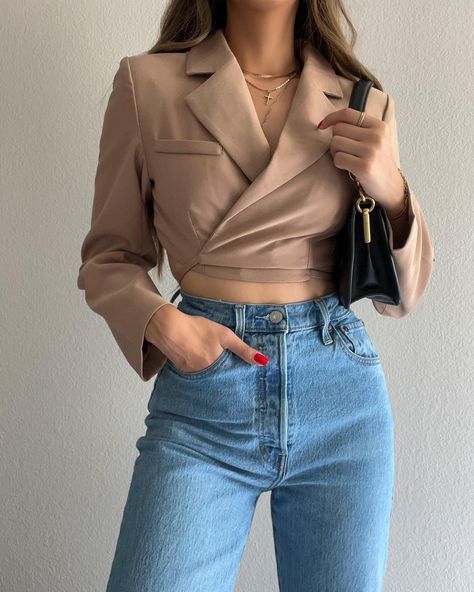 This cropped blazer >>>> 😩❤️❤️ 🔎 Cali Cropped Blazer Tap to shop! 🏷️ women’s cropped blazers. Blazer outfits. Cute blazer outfit idea #blazer #blazeroutfit #croppedblazer #outfits #outfitideas #blazerstyle #blazerjacket #viral #fashionreels #fashiongram #explorepage #itgirl #itgirlaesthetic #pinterestinspired Crop Blazer Outfits For Women, Cute Blazer Outfits, Crop Blazer Outfit, Graduation Photography Poses, Cute Blazers, Blazer Outfits For Women, Graduation Photography, Blazer Outfit, Crop Blazer