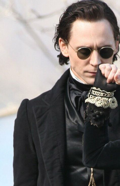 Tom Hiddleston Thomas Sharpe, Crimson Peak, Thomas William Hiddleston, Loki Laufeyson, British Men, The Perfect Guy, Tom Hiddleston Loki, Dream Guy, Prince Charming