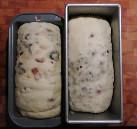 Fruit Bread Recipes, Cream Buns, Holiday Fruit, Recipes Holiday, Holiday Bread, Christmas Bread, Artisan Bread Recipes, Traditional Family, Fruit Bread