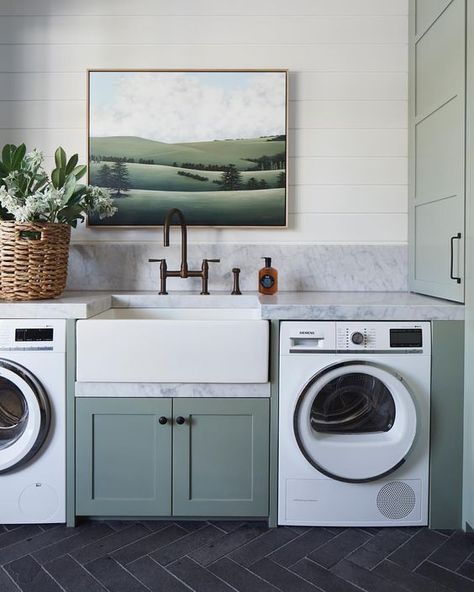 Sink between washing machine and tumble dryer Green Laundry, Style Me Pretty Living, Mudroom Laundry Room, Laundry Room Renovation, Laundry Design, Laundry Room Inspiration, Laundry Room Remodel, Hill Interiors, Herringbone Floor