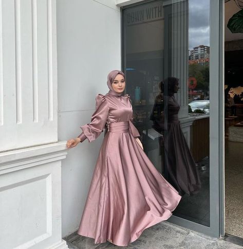 Gaun Satin Dresses Hijab, Silk Hijab Dress, Satin Long Dress Bridesmaid Hijab, Silk Prom Dress Satin, Gaun Satin Hijab, Simple Satin Dress Hijab, Hijabi Satin Dress, Model Dress Hijab, Dress Silk Hijab