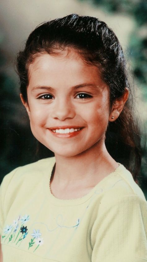 Selena Gomez Barney, Selena Gomez Family, Selena Gomez Mom, Selena Gomez Lockscreen, Selena Gomez Child, Best Toys For Kids, Selena Gomez Wallpaper, Selena Gomez Album, Gifts For Girlfriends