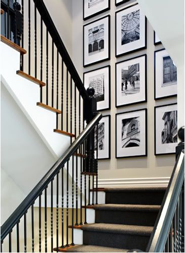 Stairway Photo Wall, Foto Scale, Stairway Photos, Tall Wall Decor, Stairs Wall, Photo Walls, Foyer Ideas, Staircase Wall, Entry Design